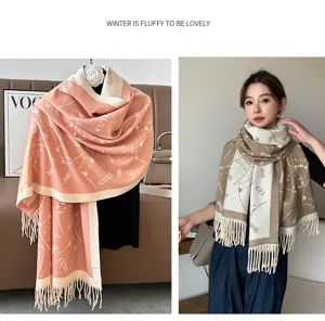 Winter cute cat pattern thickened warm scarf, soft core-spun yarn material for daily wear.
