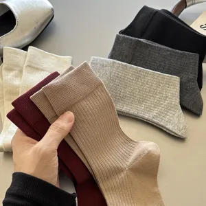 Damen Gekämmte Baumwolle Mittelhohe Slouch-Socken Einfarbig Rippenstrick Pile-Socken Nahtlose Fußspitze Atmungsaktive Socken
