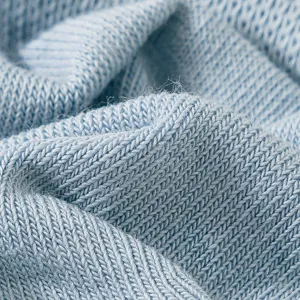 Blaues atmungsaktives Strickgewebe Nahaufnahme Ansicht zeigt weiche Textur und feine Details.