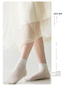 Damen Maulbeersaiden Kurzsocken, atmungsaktives Mesh Sommersocken einfarbige Freizeitsocken.