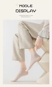 Einfarbige Damen Kurzsocken dünn atmungsaktiv sommerliche Freizeitsocken für den täglichen Gebrauch.