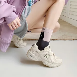 Damen süße Katzen Muster Waden Baumwollsocken in schwarz, stilvolle koreanische lässige Strümpfe.