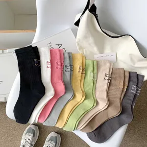 Calze Unisex Metà Polpaccio in Cotone Tinta Unita Minimalista Polpaccio Elastico Sportivo Casual Ricamato Lettere Calzini Crew