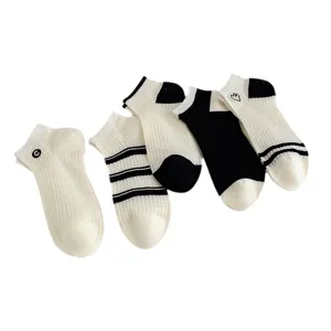 Damen Frühling Sommer Kurzsocken schwarz weiß gestreift bestickt atmungsaktiv Mesh Freizeitsocken