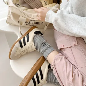 Niedliche bestickte Mittelsocken für Damen, japanischer Stil lässige, kombinierbare Socken.