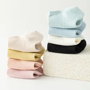 Atmungsaktive Mesh-Kurzsocken für Damen, einfarbige Freizeitsocken, Mehrfarben-Set.