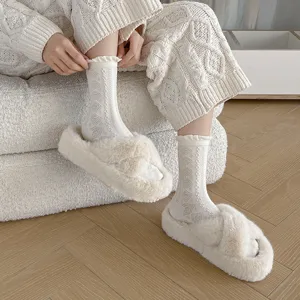 Weiße Damen Wadenhohe Baumwollsocken mit Rüschen, süße legere Strickstrümpfe Hauptbild