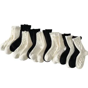 Damen Socken schwarz weiß Baumwolle Wadenlänge Freizeitsocken Strickstrümpfe Set für Alltag