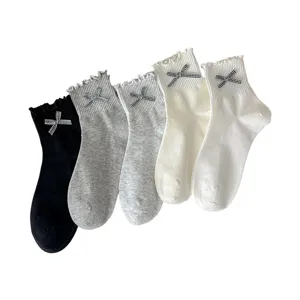 Damen süße Rüschen Mittelsocken mit Karoschleifen, süßer College-Stil 5er Set.