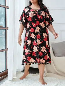 Plus size floral print nightgown detail featuring short sleeves, V-neck lace-up and stylish tassel hem.