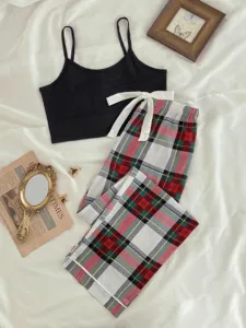 Conjunto de pijama de verano para mujer top tirantes negro y pantalón largo cuadros rojos