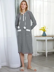 Femme grande taille rayé à capuche robe de loungewear casual manches longues.