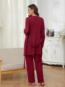 Ensemble de loungewear rouge en maille gaufrée confortable avec cardigan et pantalon.