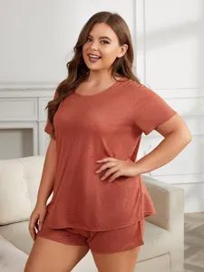 Conjunto de loungewear de talla grande para mujer, top de manga corta y pantalones cortos.