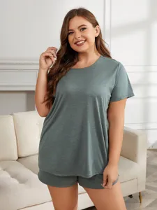 Conjunto de loungewear de talla grande para mujer camiseta de manga corta y pantalones cortos