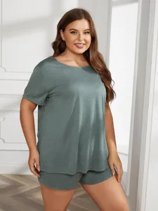 Vista detallada del conjunto de pijama de talla grande de manga corta, ropa cómoda.