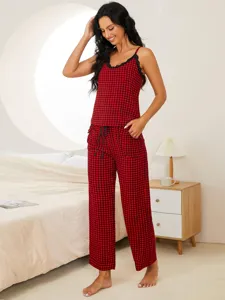 Set pigiama a quadri rosso e nero da donna, con top in pizzo e comodi pantaloni con tasche.