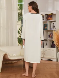 Femme chemise de nuit manches longues dos blanc amples dentelle vetement de nuit detail