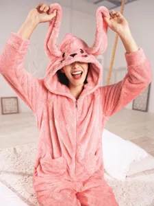 Vista detallada pijama mameluco felpa rosa mujer acogedor capucha orejas de conejo invierno