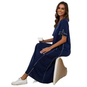 Damen blaues langes Freizeitkleid mit Schleife und weisser Paspel für Sommer und Frühling