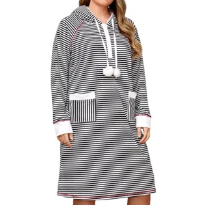 Chemise de nuit a capuche rayee noir et blanc manches longues vetement de maison.