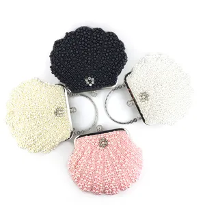 Perlen Muschel Abendtasche mit Metallring Griff und Strassverschluss in vier Farben.