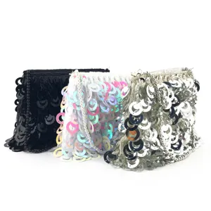 Sac de soirée à sequins fait main avec broderie de perles et chaîne pour femmes élégantes.