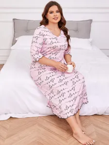 Chemise de nuit ample grande taille pour femme en coton léger avec imprimé lettres cursives.
