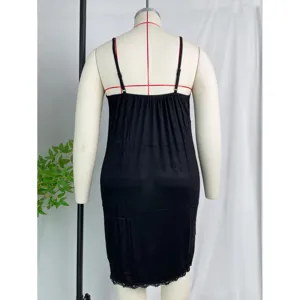 Nuisette noire grande taille pour femme, chemise de nuit sans manches avec bordure en dentelle.