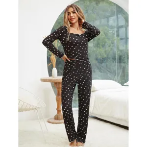 Stylish women long sleeve heart print pajamas set, cozy sleepwear for comfortable home nightwear.