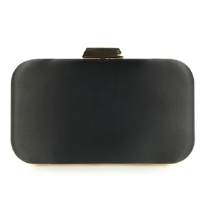 Borsa a tracolla da sera in raso nero con chiusura dorata elegante pochette per feste donna