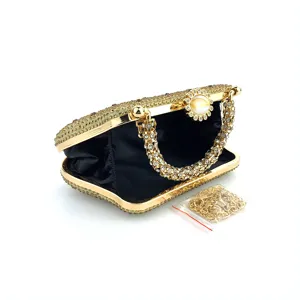 Sac de soiree pochette clutch dore avec strass et chaine pour mariage fete elegante.