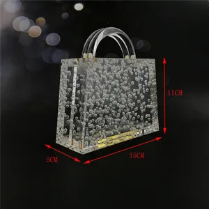 Διαφανής ακρυλική τσάντα βραδινή clutch με χερούλι και χρυσή μεταλλική κλειδαριά.