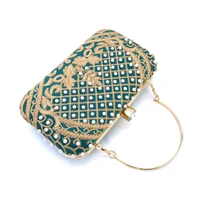 Elegante bolso de noche bordado en verde con perlas y asa redonda dorada para fiestas.
