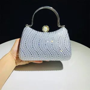 Λαμπερή Τσάντα Βραδινή με Στρας Ασημί Clutch Τσάντα Χεριού με Κομψό Κούμπωμα Πέρλας