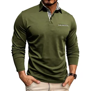 Primo piano dettaglio dell'elegante polo da uomo a manica lunga verde oliva con colletto.
