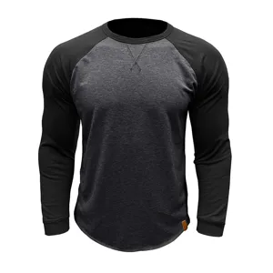 T-shirt homme à manches longues raglan bicolore avec col rond et ourlet incurvé stylé.