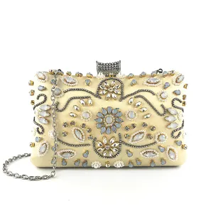 Sac de soirée pochette perlé et strass fait main avec chaîne pour femme très élégante.