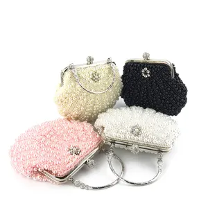 Elegante Perlen-Abendtasche in Muschelform, Perlentasche mit Metallrahmen und Strass-Griff.