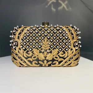 Bolso de noche vintage negro y dorado bordado con perlas hechas a mano para mujeres.