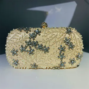 Handgemaakte kraal avondtas clutch met fonkelende strass steentjes voor dames.