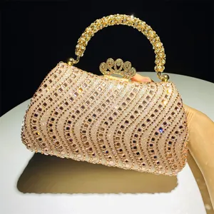 Exquisito bolso de mano de noche con pedrería y cristales brillantes para bodas y fiestas.