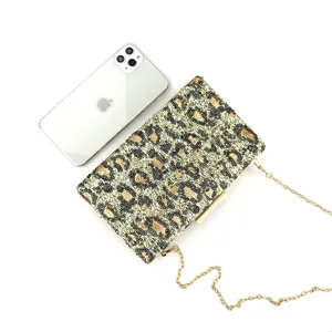 Sac de soirée pochette à paillettes motif léopard avec chaîne pour robes de fête.
