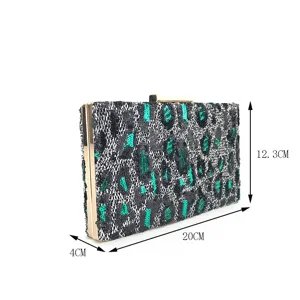 Élégante pochette de soirée léopard à paillettes avec cadre en métal doré, 20x12,3x4 cm.