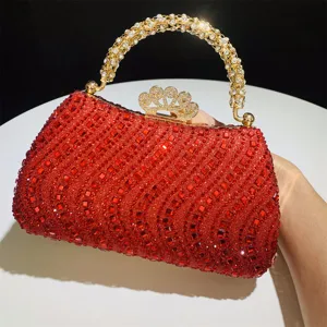Bolso de noche de diamantes de imitación con asa dorada y cierre de corona para fiesta detalle.