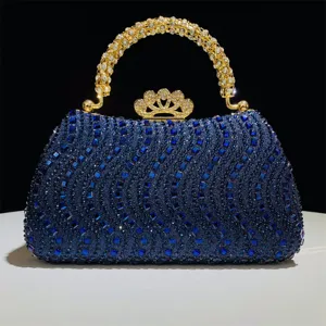 Elegante bolso de noche de diamantes de imitación con cristales brillantes y asa.