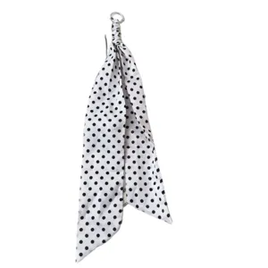 Sciarpa di seta a pois neri e bianchi lungo nastro accessorio da vita con anello in metallo.