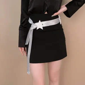 Moderna cintura elegante nera a pois con ciondolo a stella accessori per le donne