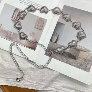 Chaine de taille en metal argente coeur vintage, bijou corporel style gothique.