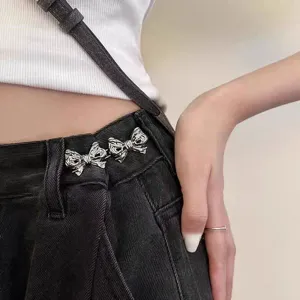 Silberfarbene Metall Schleife Taillenschnalle Detail für Damen, modisches Outfit Zubehör.